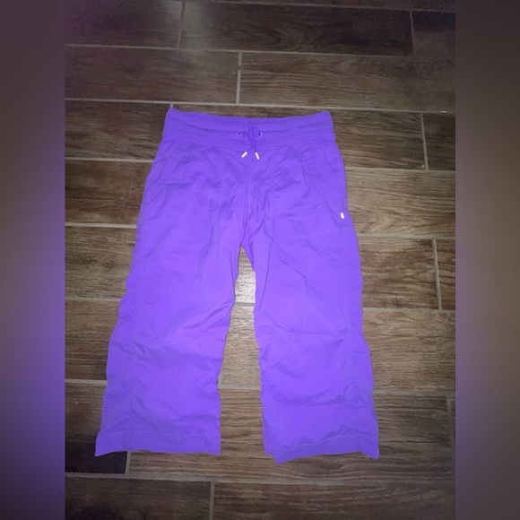 Lululemon women’s dance studio cropped pants - Picture 1 of 3